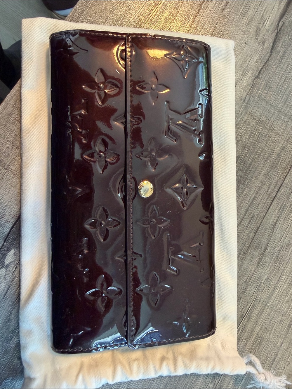 Louis Vuitton Vernis Patent Long Wallet in Burgundy - Picture 1 of 8